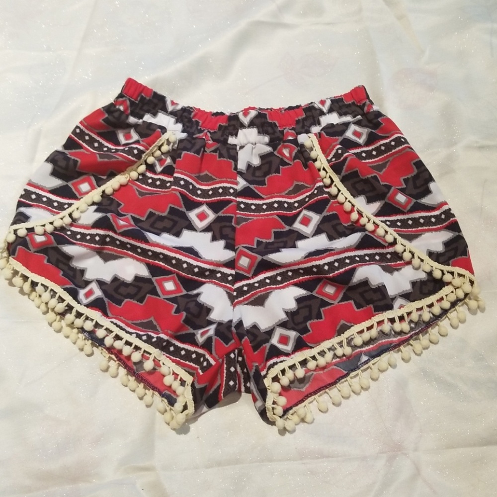 Aztec pom pom shorts sz L
